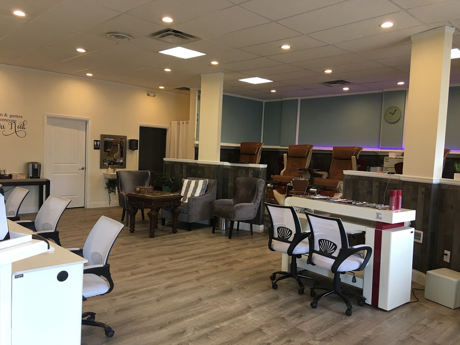 Envy Nail Spa logo